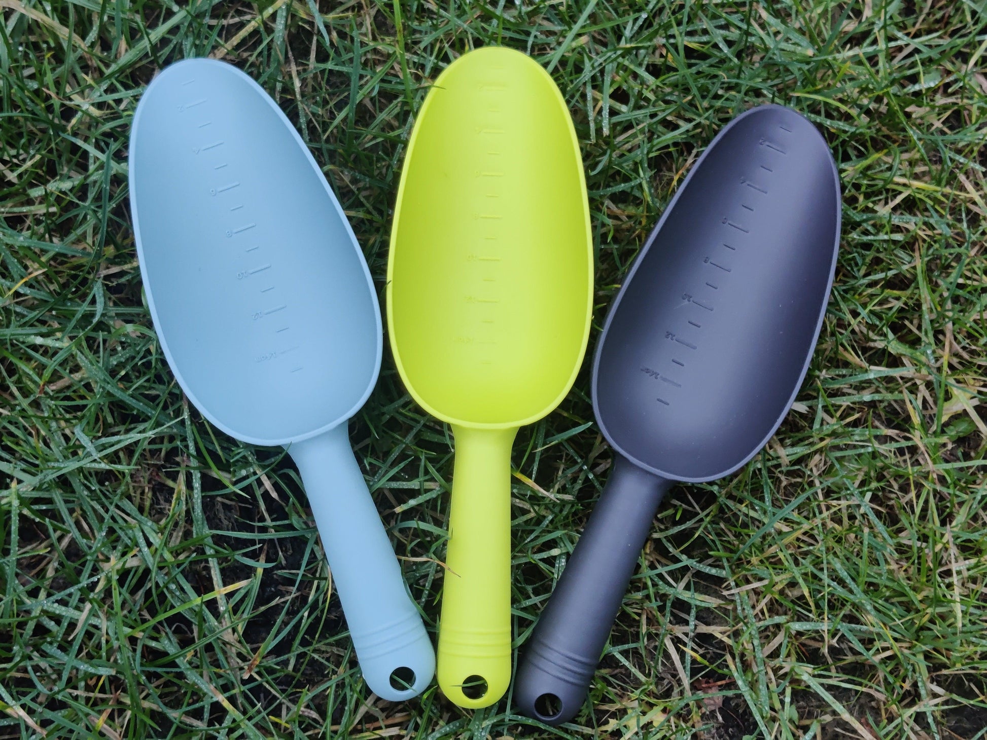 Bigger garden scoop, various colours - GroVegz