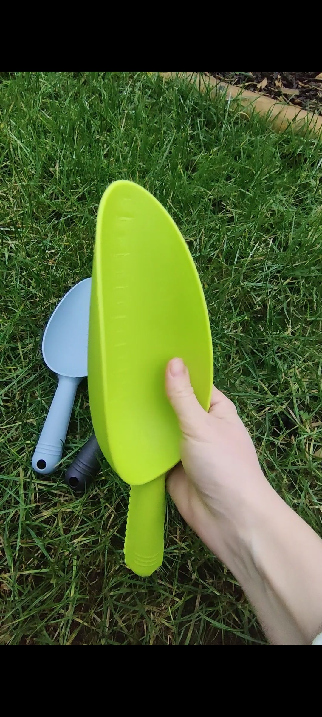 Bigger garden trowel, various colours